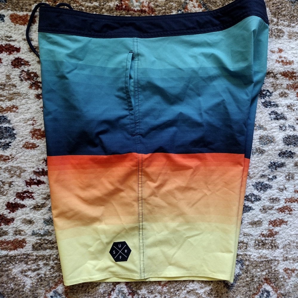 No Boundaries short - surf - swimming - rainbow 🌈 - Size 40